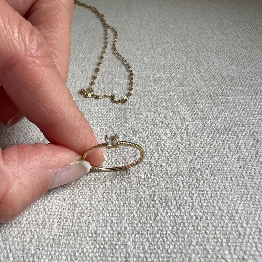 Mejuri Gold Star Ring- 18k gold and diamond - Picture 3 of 7
